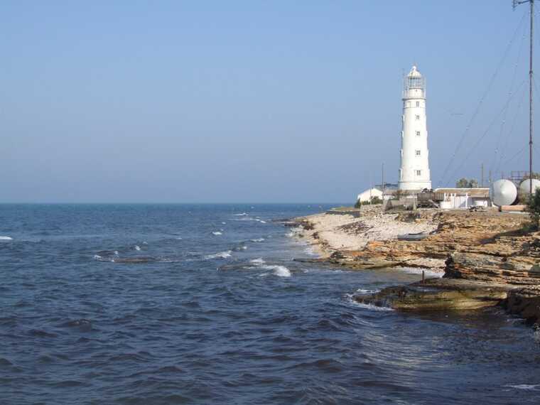 Окупаційна влада заявила про пораненого чоловіка внаслідок падіння уламків дрона в Криму