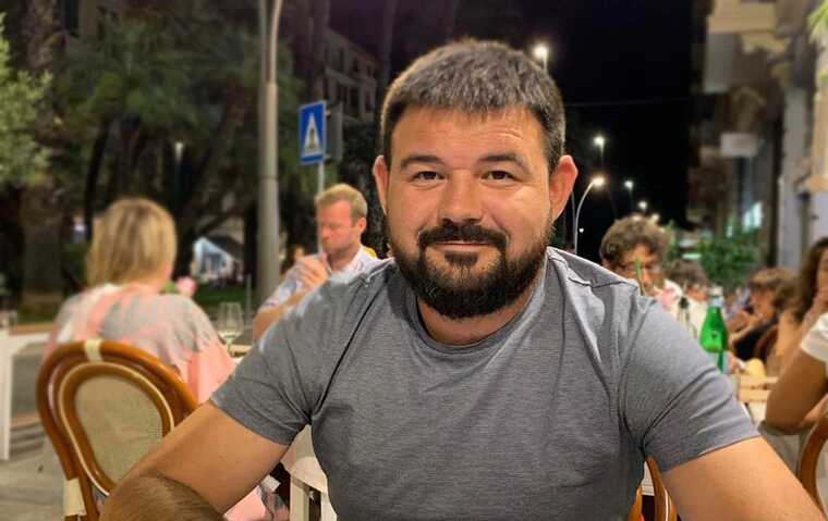 Людина, яка подарувала помічнику Залужного гранати, зізналася в цьому