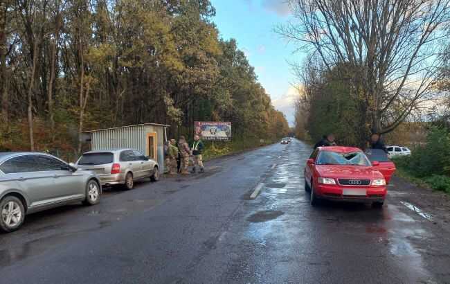 ДТП на блокпосту Закарпатья: автомобиль сбил пограничника