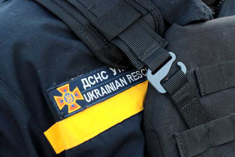 У Сумській області рятувальники під час гасіння пожежі потрапили під обстріл