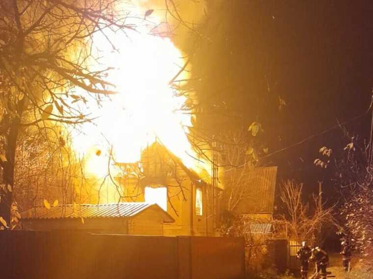 На Київщині під час гасіння пожежі у приватному будинку рятувальники виявили тіло пенсіонера