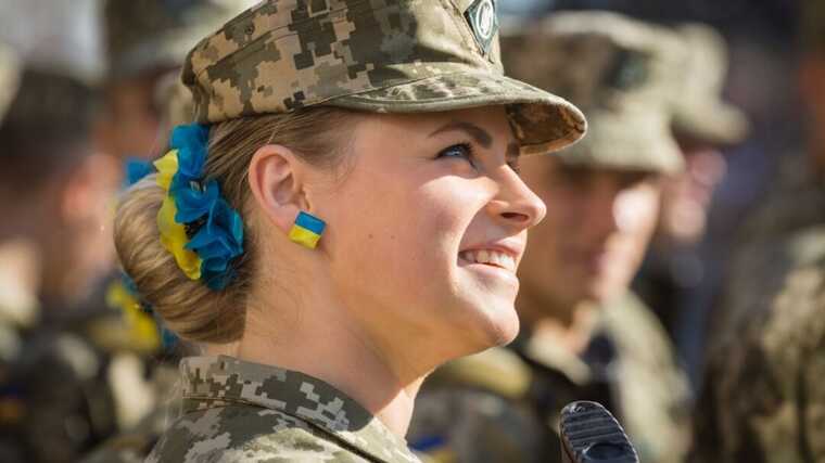 Україна докладає зусиль із залучення великої кількості жінок до армії