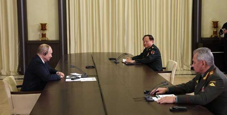 "Контакти набувають нового рівня": Путін попросив Китай допомогти із супутниками та зброєю