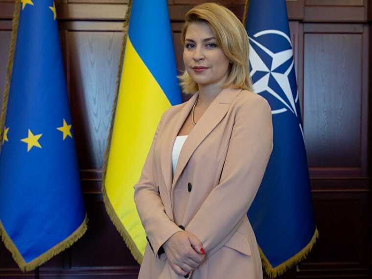 В Україні не існує російської меншини, - Стефанишина