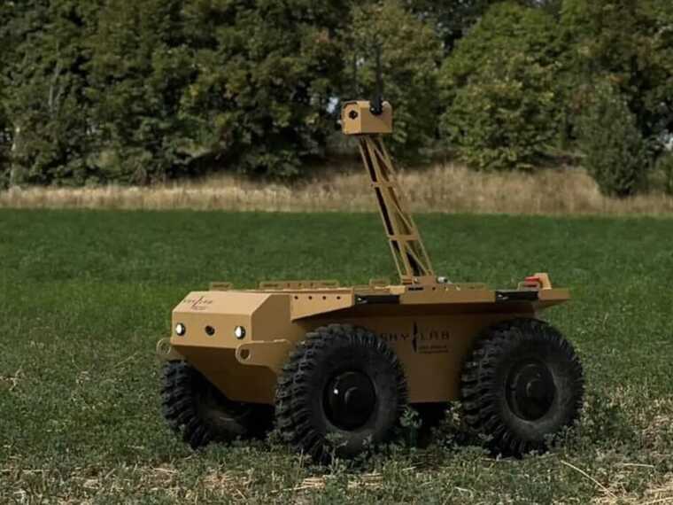 Украинские военные на фронте тестируют наземную работу UGV Sirko-S1