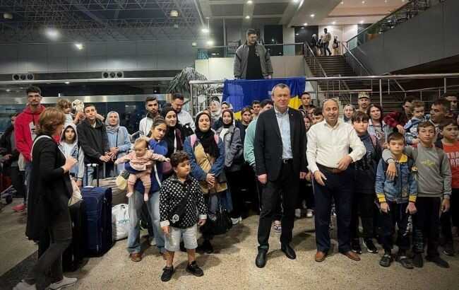 Евакуйовані із Сектору Газа українці вже прибули до Молдови