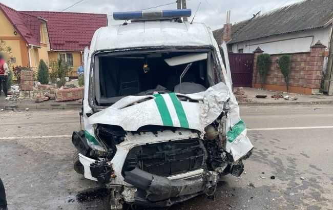 ДТП у Рівненській області: інкасатори потрапили в аварію, є травмовані