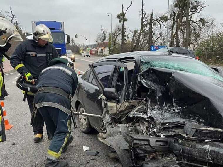 Под Винницей столкнулись два автомобиля: есть погибший, среди пострадавших – трое детей