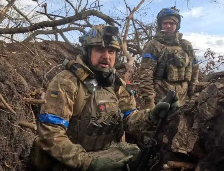 Олег Сенцов, получивший ранение на фронте, приехал на первый день рождения сына