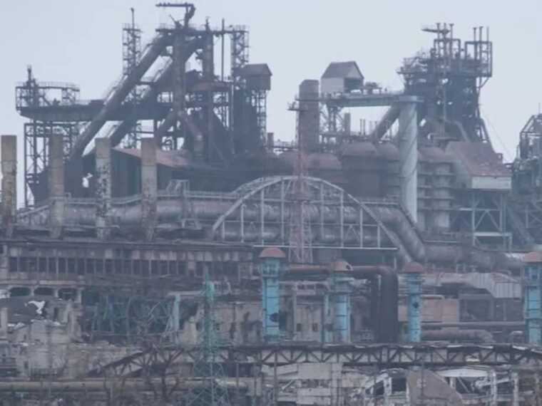 У Маріуполі чеченці намагалися вкрасти металолом з "Азовсталі": "поліцейські"-окупанти відкрили вогонь