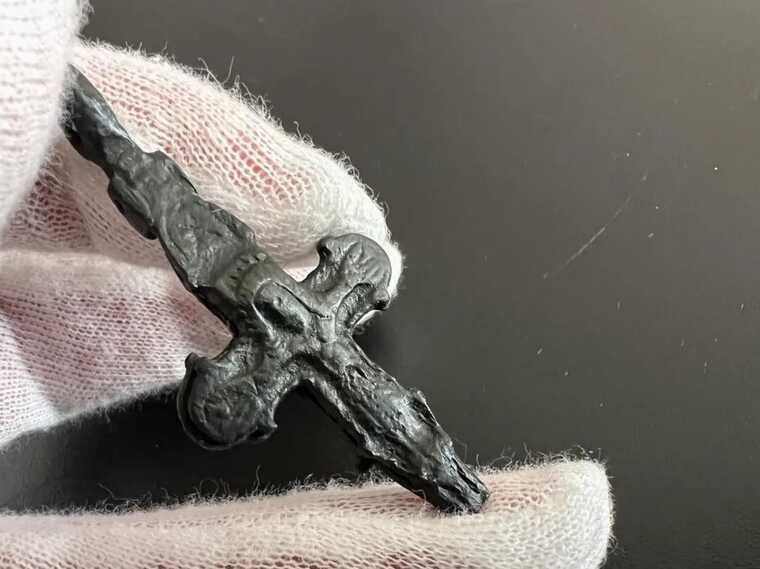 З України намагались вивезти старовинну ікону та натільний хрестик часів Київської Русі