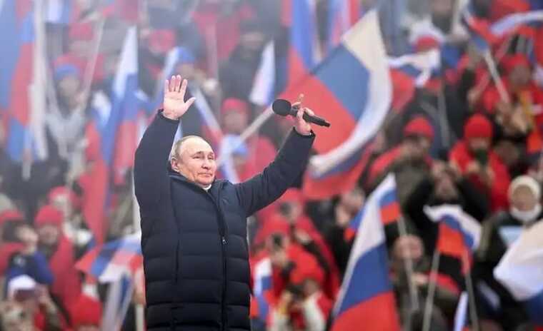 Сталінська спадщина оживає в РФ: Міністерство щастя для самогубць