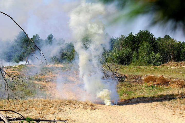 Прикордонники взяли в полон окупанта, якого "товариші" кинули після підриву на міні