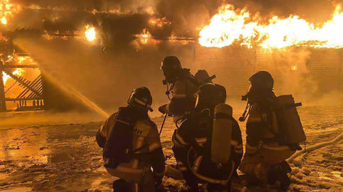 Росіяни пожалілися на атаку БпЛА військової частини поблизу російського Волгограду: "Смердить чимось мерзенним"