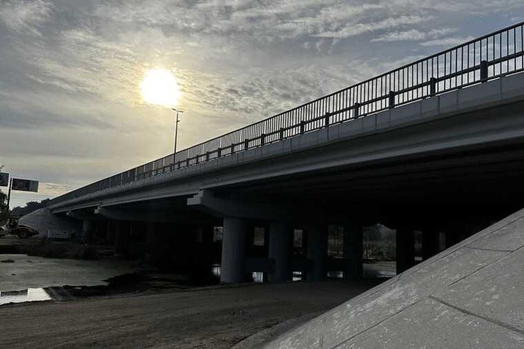 Під Києвом відкрили знаменитий міст через річку Ірпінь, зруйнований на початку війни