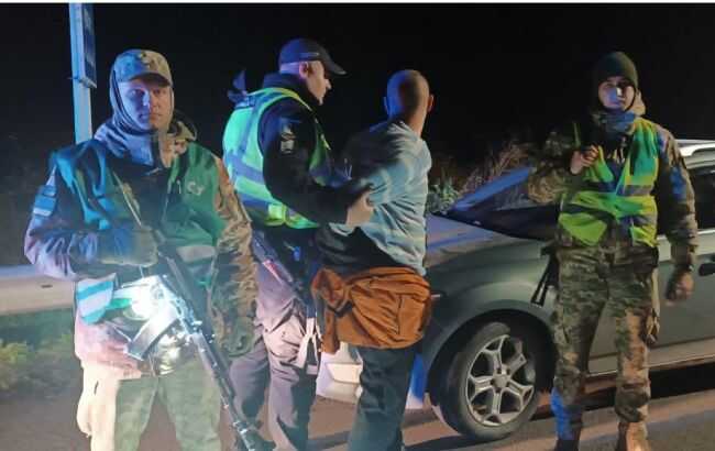 На Закарпатті п’яні чоловіки лізли у бійку з прикордонниками, погрожували їм убивством