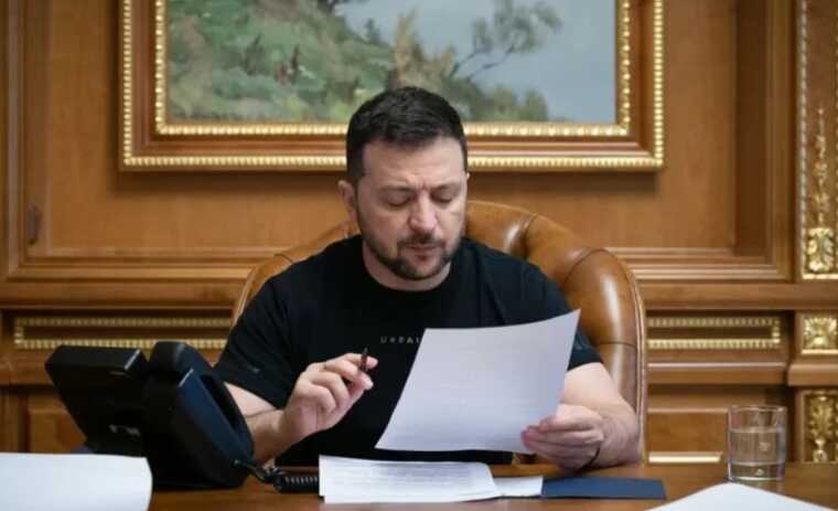 Зеленський підписав закон про спрямування податків з військових на оборону