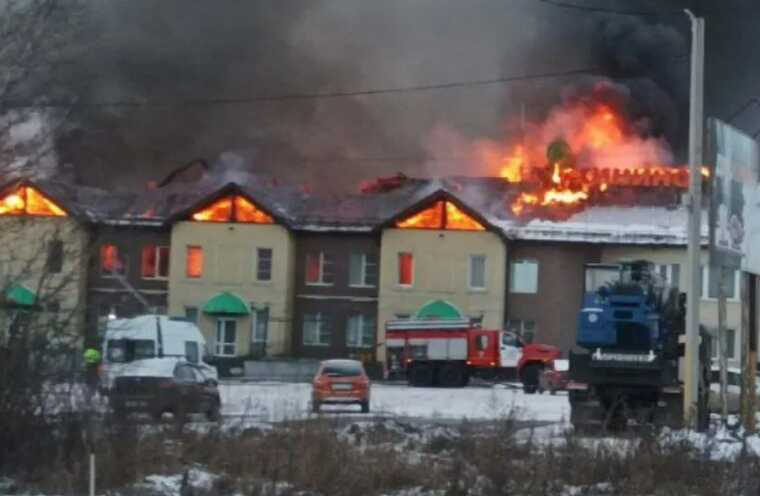 В РФ під Єкатеринбургом спалахнула потужна пожежа: валить чорний дим