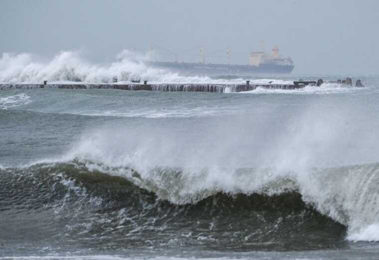 Шторм у Болгарії: двоє людей загинули, десятки тисяч – залишилися без світла