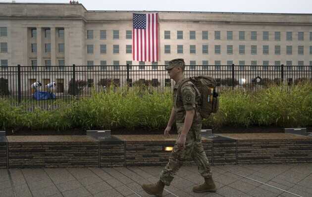 Армия США пытается вернуть солдат, отчисленных за отказ вакцинироваться против COVID-19