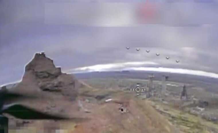 Опубліковано кадр атаки російського дрону на позиції ЗСУ на териконі під Горлівкою