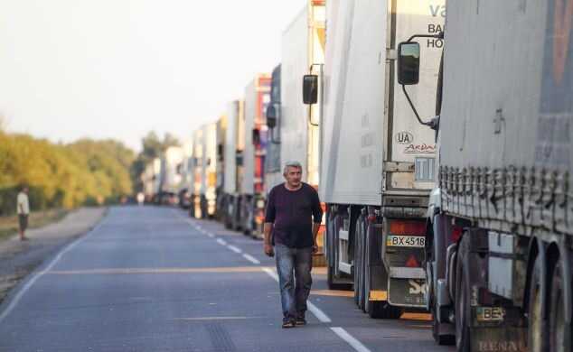 Забастовка на границе с Украиной: польские перевозчики не пропускают гумпомощь
