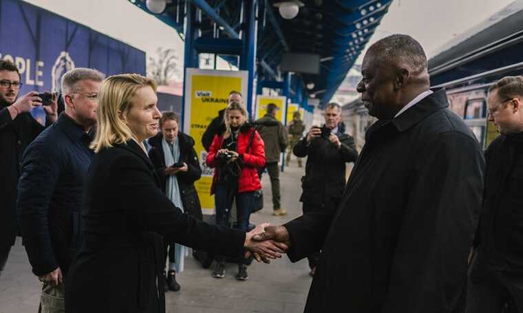 Глава Пентагона приехал в Киев