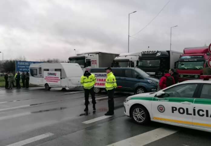 Словаки тимчасово розблокували КПП на кордоні з Україною