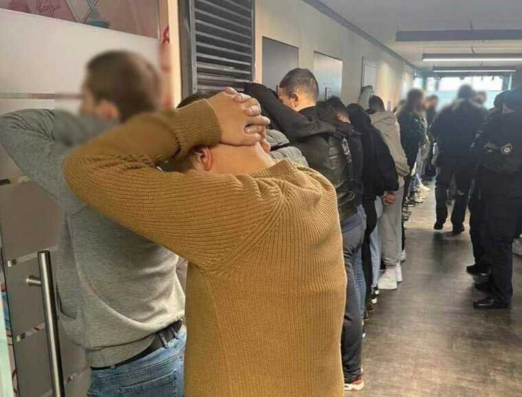 В Одесі викрито шахрайський кол-центр із щомісячним заробітком до 200 тисяч доларів