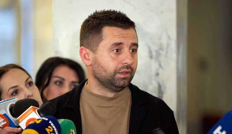 Война могла закончиться весной 2022, если бы Украина согласилась на нейтралитет, — Арахамия