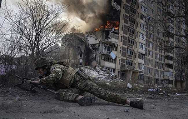 Окупанти почали штурмувати Авдіївку "у лоб", це виглядає як психічна атака, – військовий ЗСУ