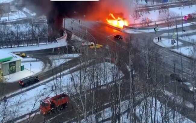 У Москві спалахнула пожежа після нічної атаки дронами