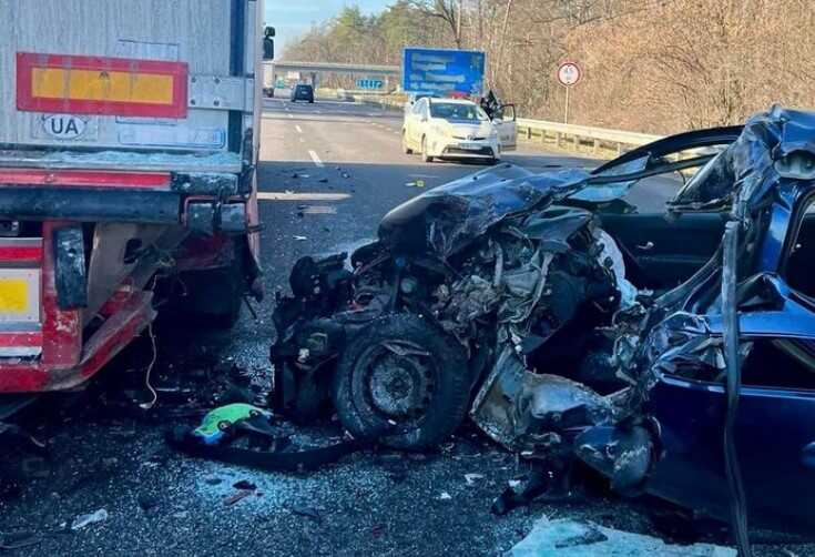 У ДТП на Бориспільському шосе загинуло подружжя, травмовані двоє дітей