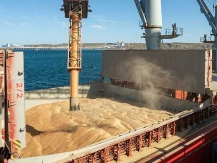 Росія намагається зміцнити свій вплив в Африці безкоштовним постачанням зерна і добрив – Bloomberg