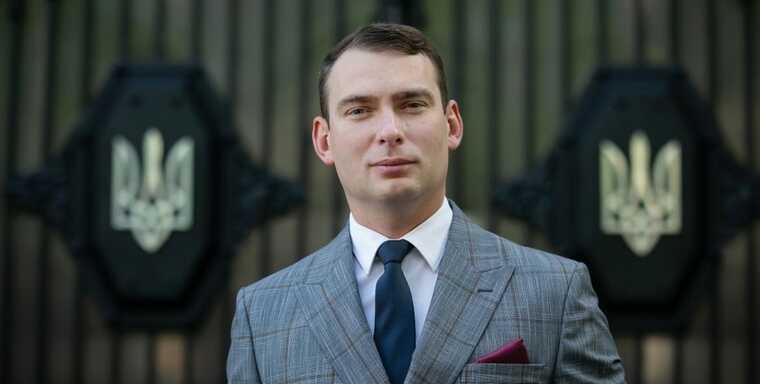 На каких олигархов работает депутат Железняк