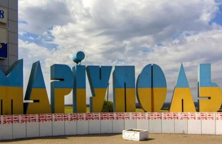 В окупованому Маріуполі палає авто: партизани зробили цікавий натяк
