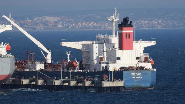 Грецькі танкери зменшили кількість перевезень російської нафти після попереджень США, - ЗМІ