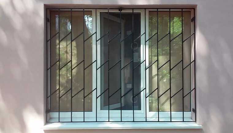 У Мукачеві чоловік утік із ТЦК через вікно другого поверху