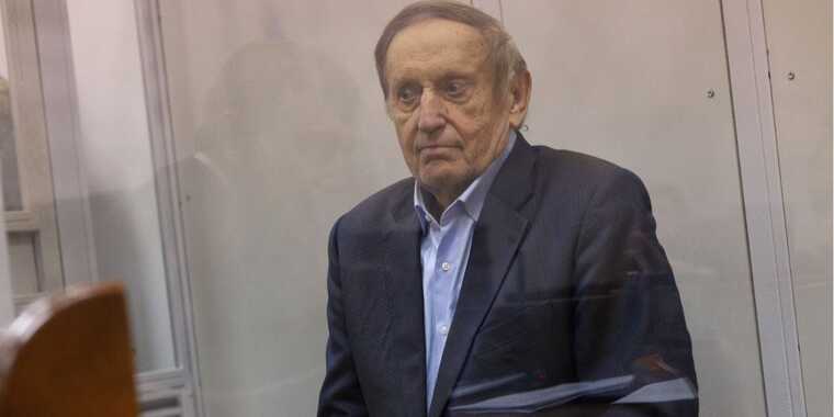 Суд продовжив запобіжний захід експрезиденту компанії "Мотор Січ"