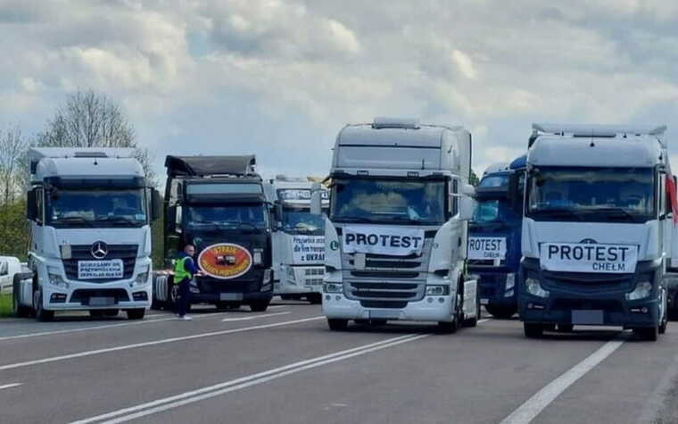 В Україні наростають втрати через блокаду польських перевізників - Reuters