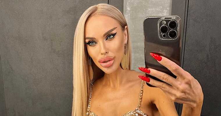 Скандальна "міс ДНР" осоромилася рекламою до Нового року