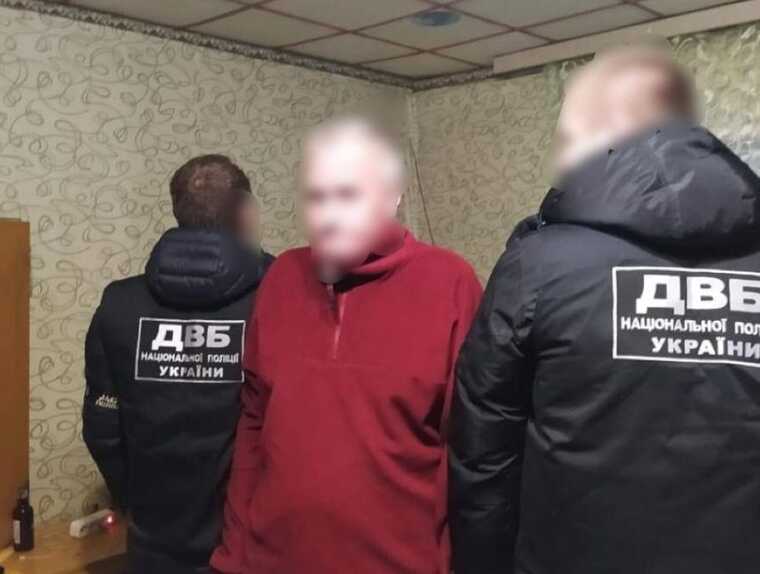 В Киеве задержали трех жителей, представлявшихся полицейскими