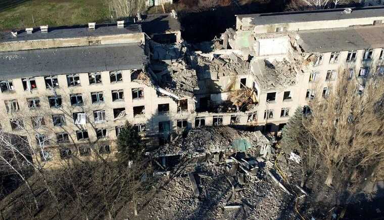 Окупанти вдарили ракетами по Селидовому, зруйновано школу