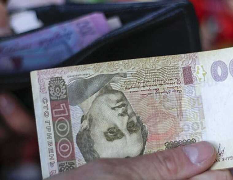 В украинских банках могут отказаться от текущего курса доллара