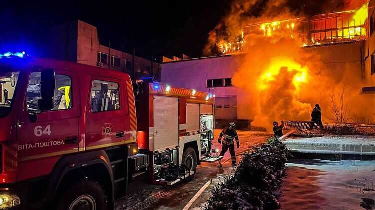 Під Києвом вночі горів меблевий цех