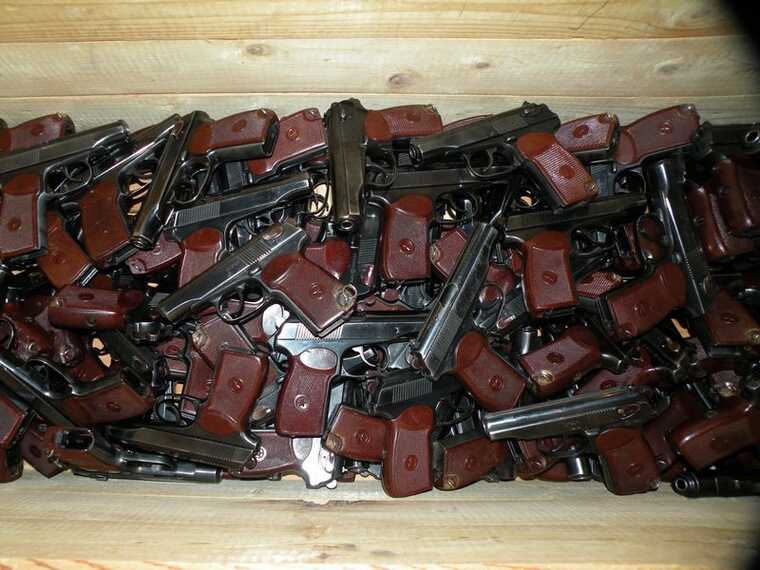 Луганського прикордонника покарали за залишення партії зброї при евакуації