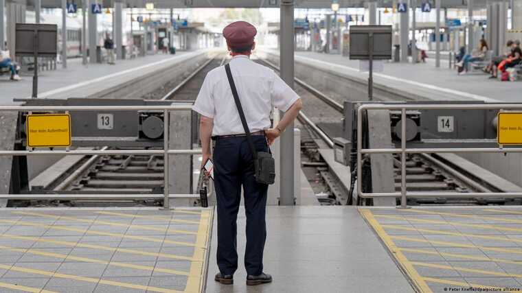 В Германии железнодорожники готовят забастовку, грозящую отменой большинства поездов