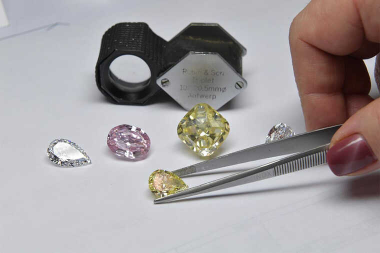 У Канаді ввели заборону на прямий імпорт російських алмазів