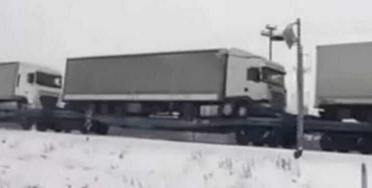 "Укрзалізниця" планує переправляти потяги з фурами через кордон із Польщею