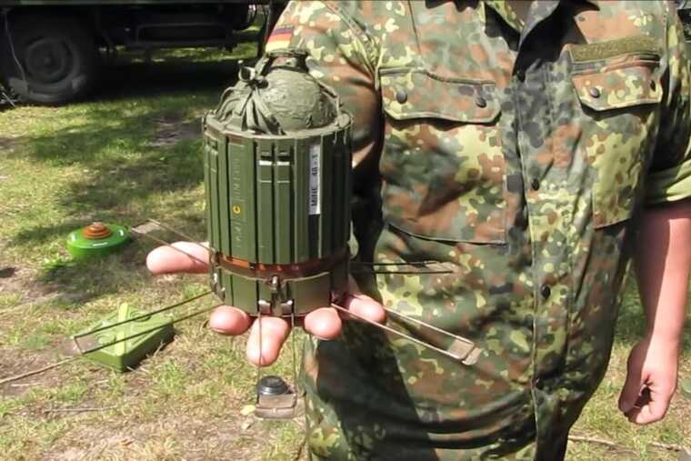 Силы обороны используют противотанковые кассетные мины AT2
